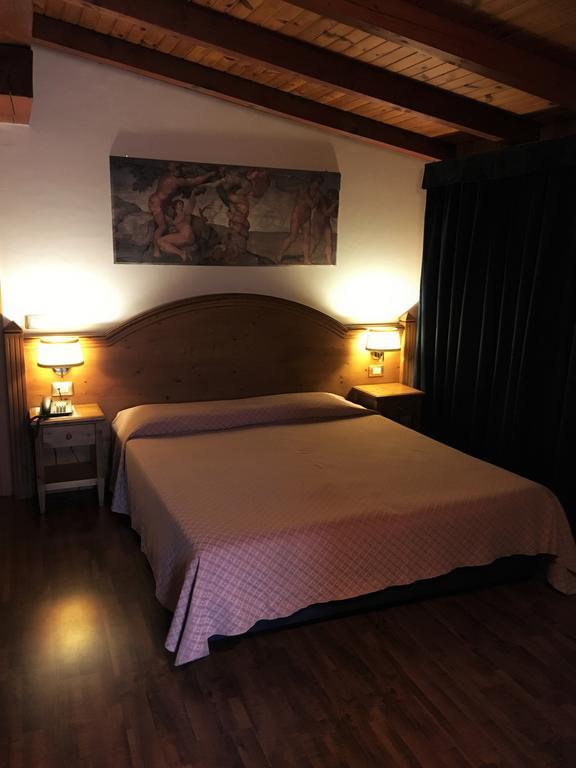 Albergo Scarpone Forni Avoltri Exterior photo