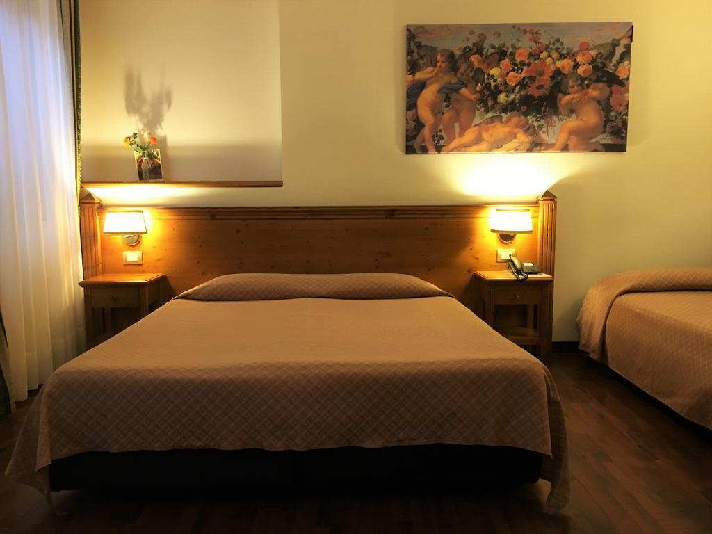 Albergo Scarpone Forni Avoltri Exterior photo