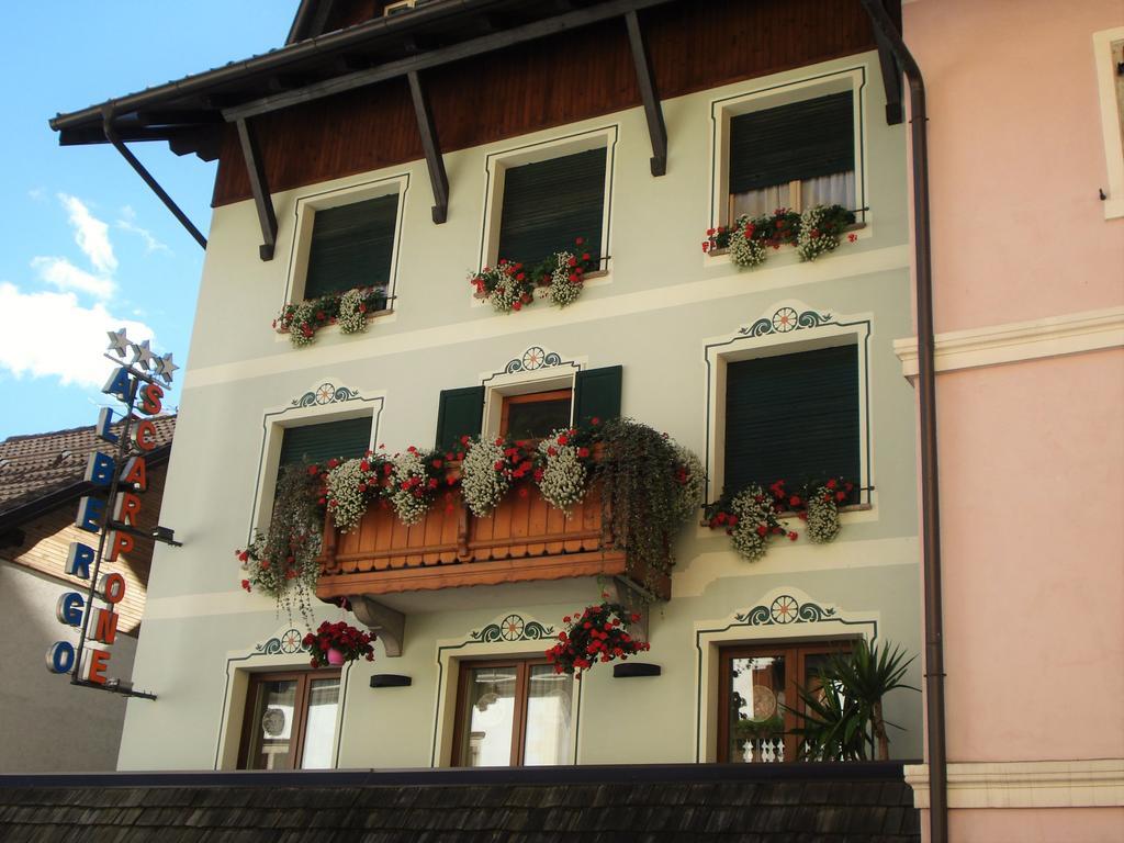Albergo Scarpone Forni Avoltri Exterior photo